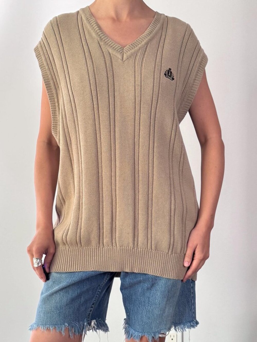 Vintage IZOD beige unisex mens ribbed preppy cotton v neck knit sweater vest